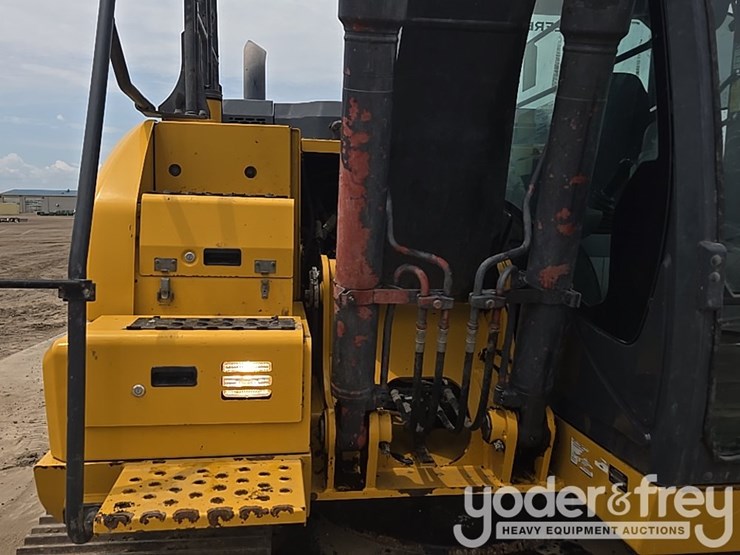 2022-deere-130g-image-40