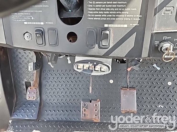 2019-club-car-carryall-1700-image-43