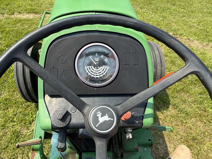 john-deere-2040-image-22