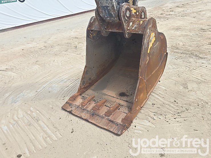 2022-deere-130g-image-31
