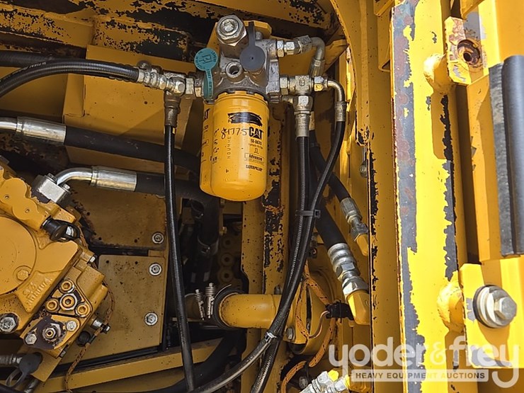 2015-caterpillar-329fl-image-59
