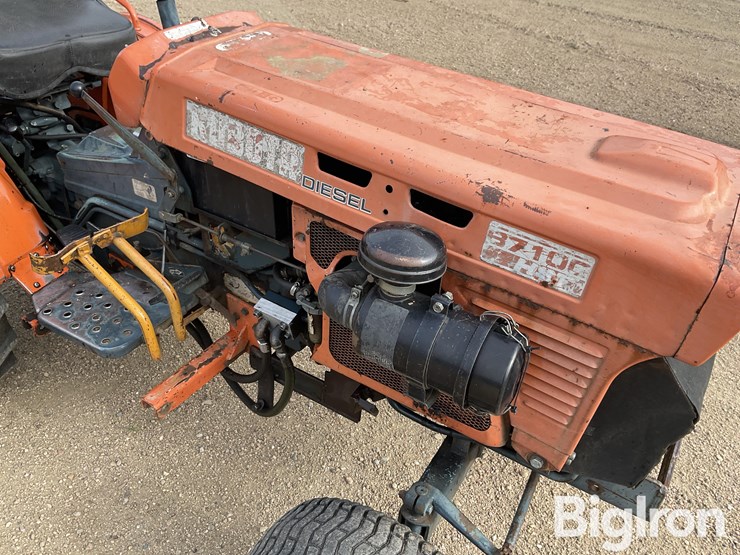 1976-kubota-b7100-image-11