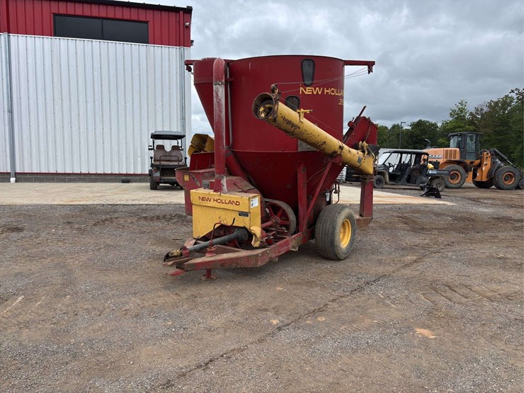new-holland-355-image-1