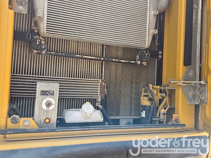 2015-caterpillar-329fl-image-54