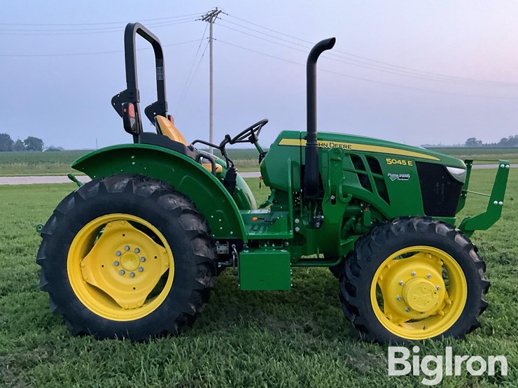 2022-john-deere-5045e-image-4
