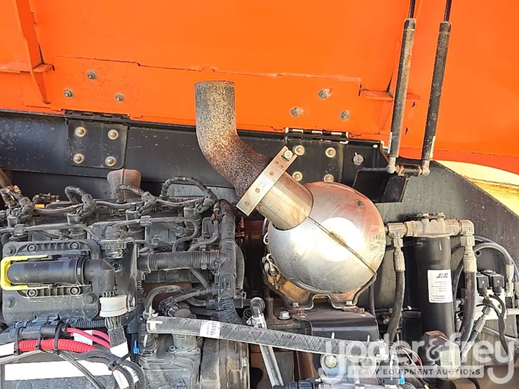 2017-jlg-800s-image-61