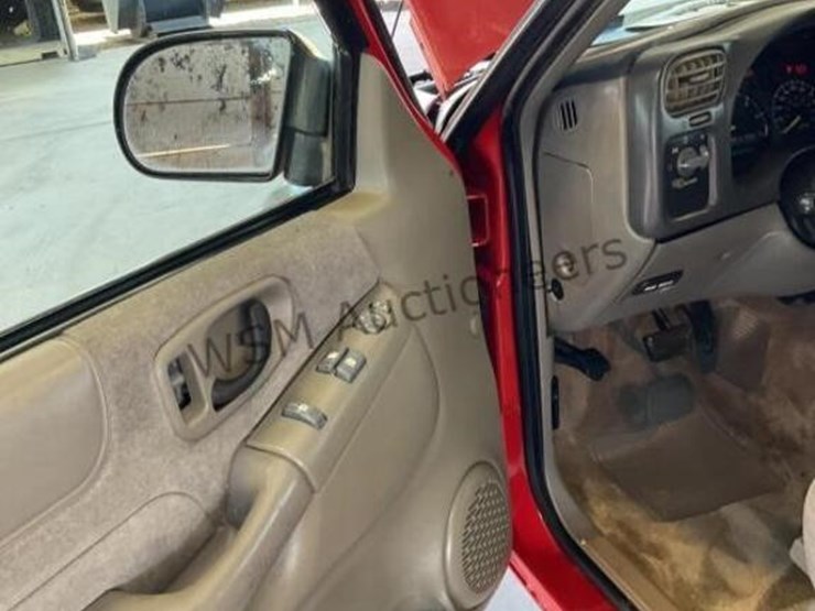2001-chevrolet-s10-image-23