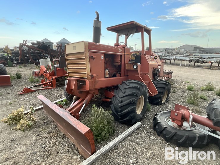 ditch-witch-r100-image-1