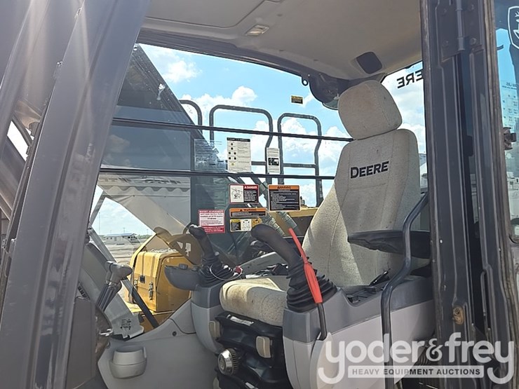 2017-deere-210g-lc-image-66