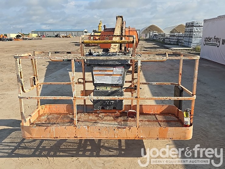 2017-jlg-800s-image-25