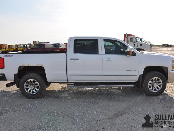 2015-chevrolet-2500-image-4