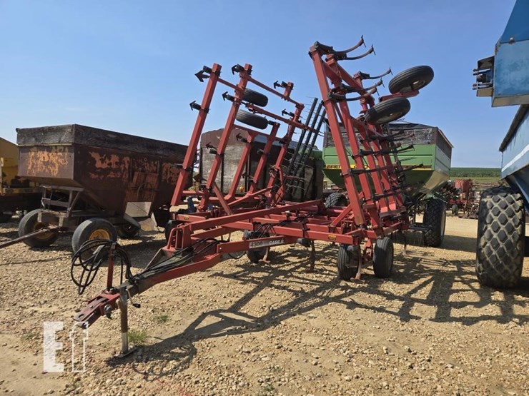 case-ih-4300-image-1