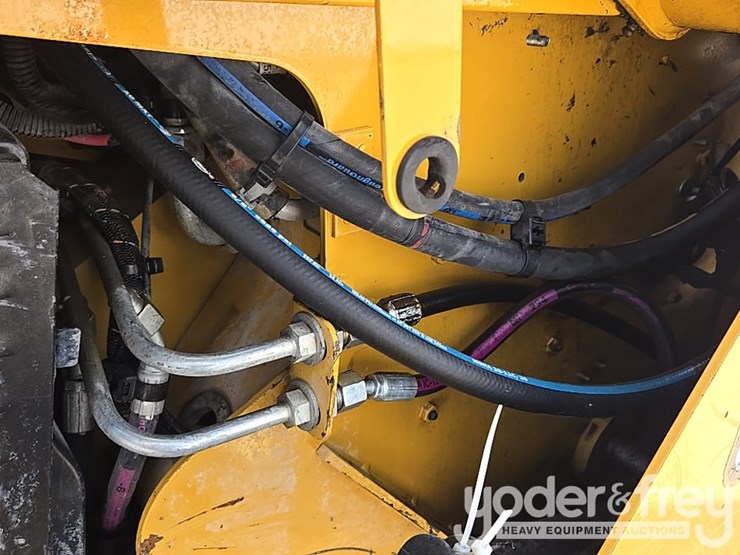 2022-caterpillar-259d3-image-29