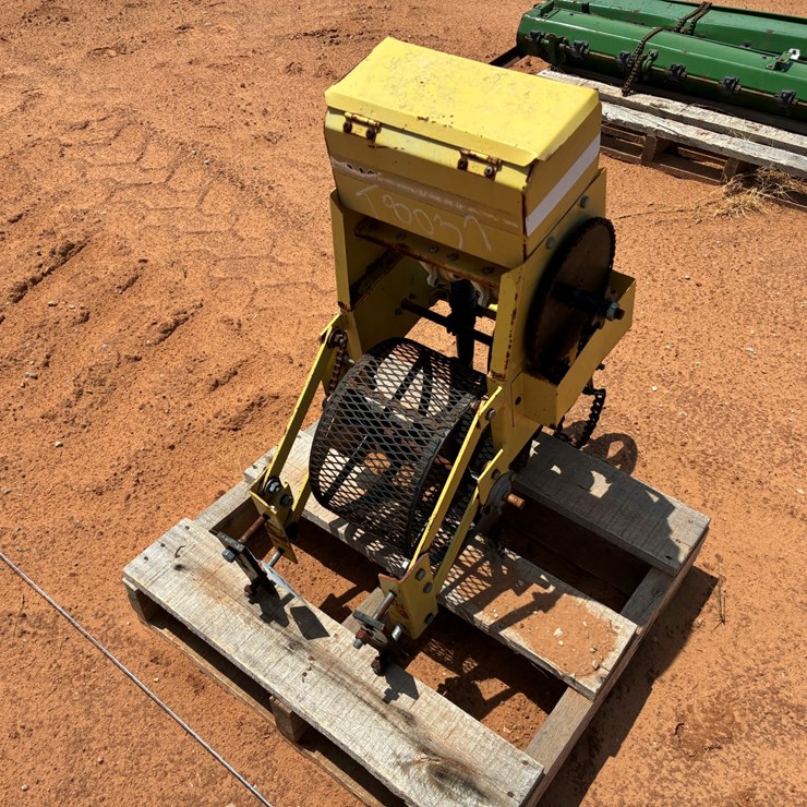 #T8037 • Garden Plow