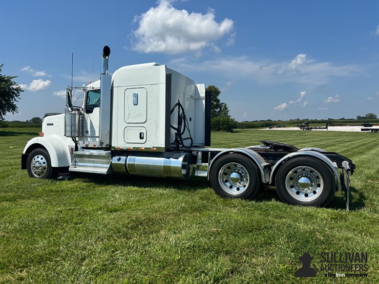 2019-kenworth-w900-image-7