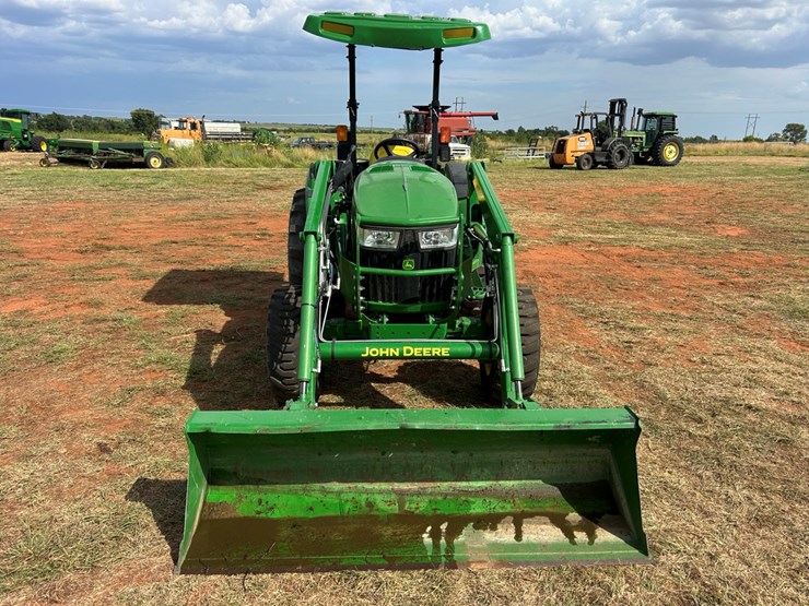 2020-john-deere-4044m-image-16