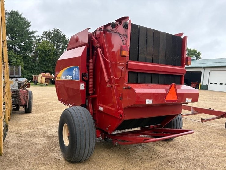 new-holland-br7090-image-3