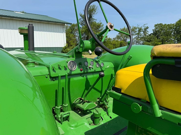 john-deere-820-image-23