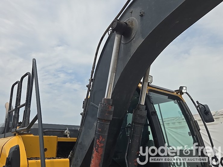 2022-deere-130g-image-39