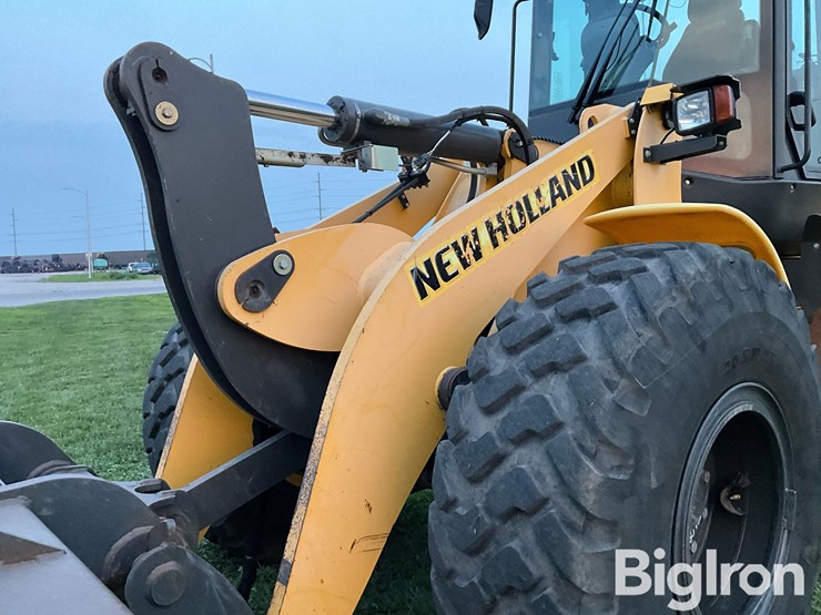 2010-new-holland-w130b-image-11