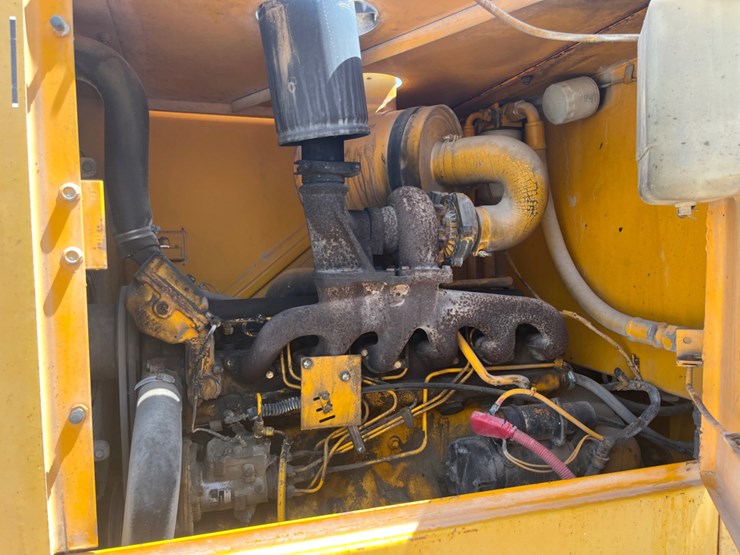1990-deere-544e-image-10