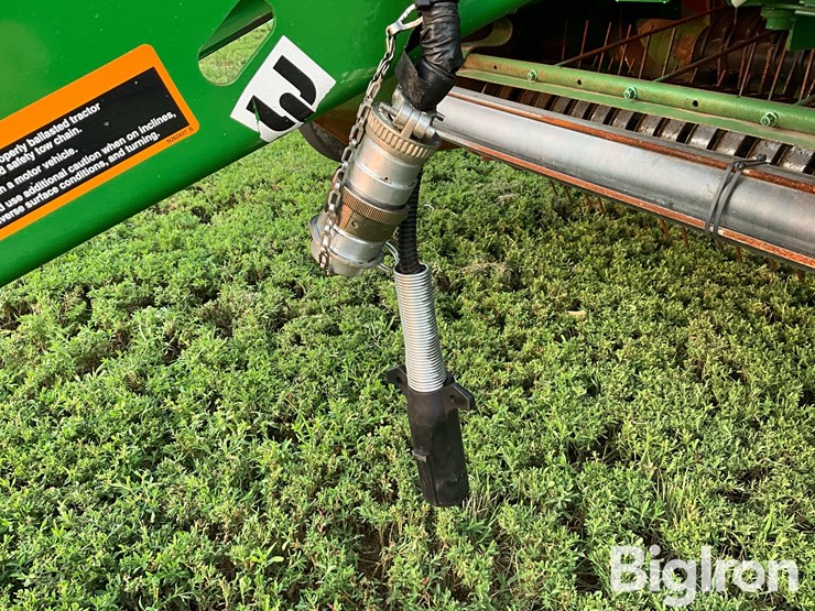 2021-john-deere-560r-image-12