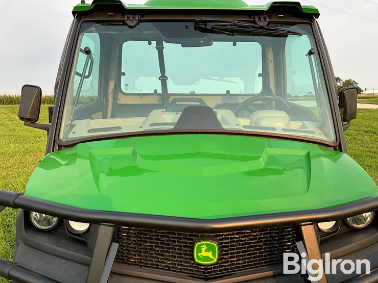 2021-john-deere-gator-image-13