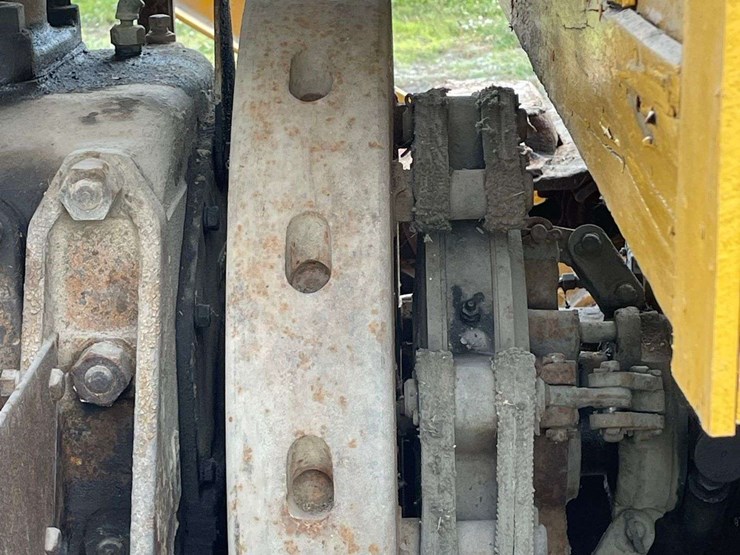 caterpillar-sixty-image-48