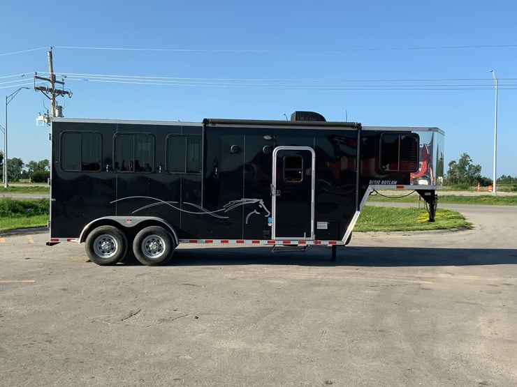 2020-dixie-outlaw-t/a-livestock-trailer-image-2