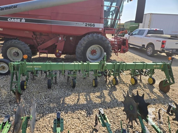 john-deere-825-image-6