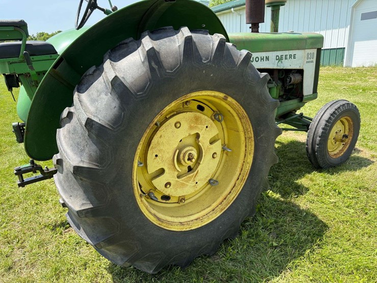 john-deere-830-image-18