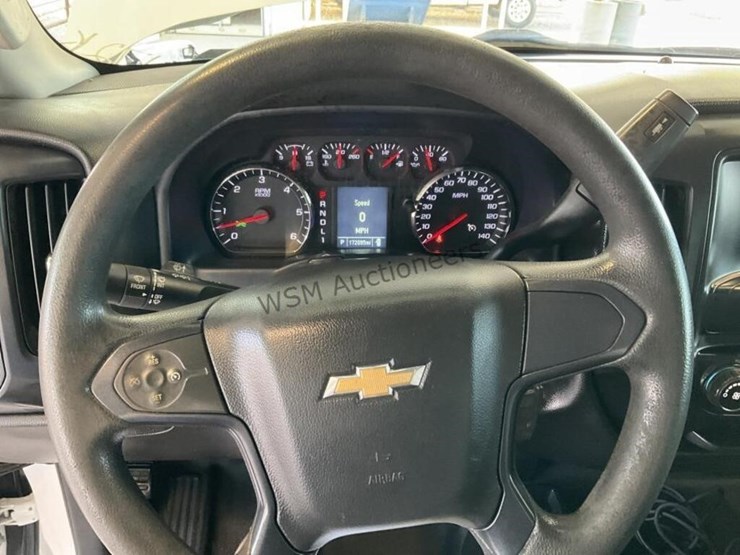 2015-chevrolet-3500-image-16