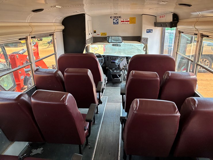 #t8044-•-chevy-bus-image-10