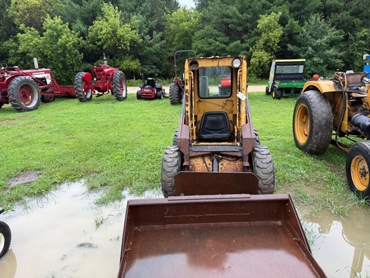 new-holland-l455-image-3