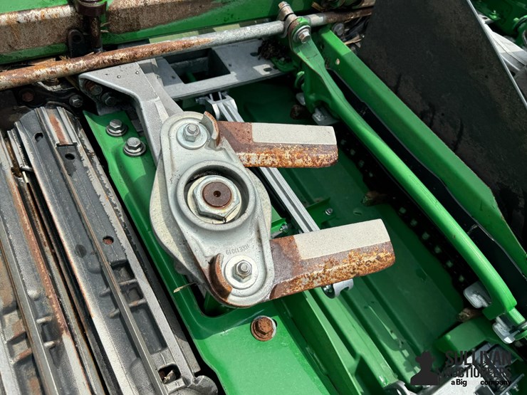 2023-john-deere-c12f-image-11