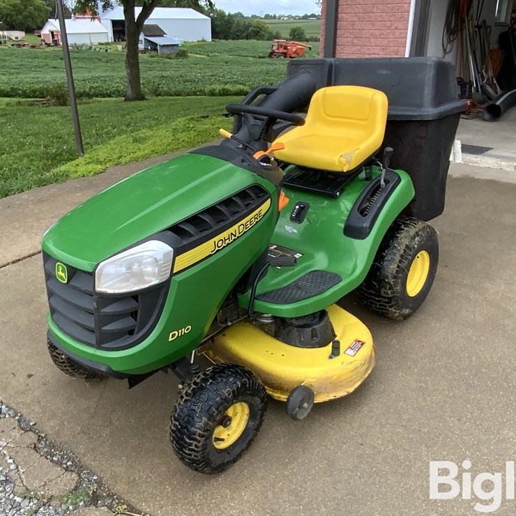 2015 JOHN DEERE D110