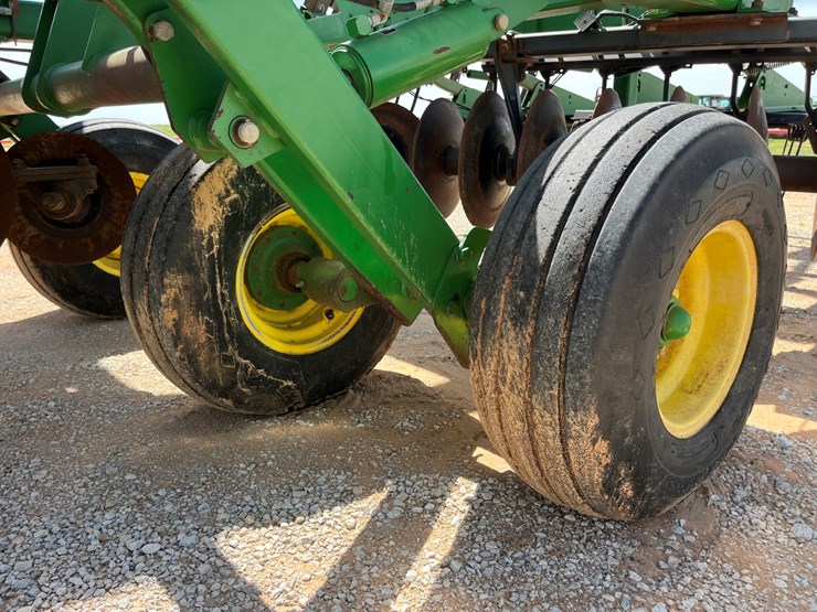 2009-john-deere-637-image-16
