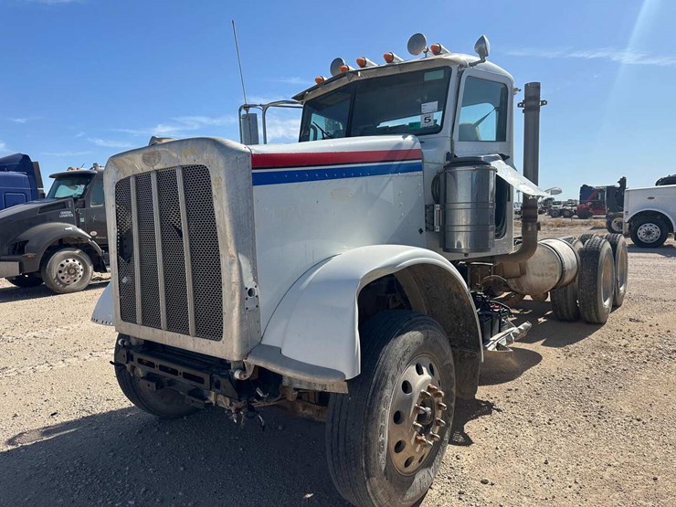 2014-peterbilt-388-image-1