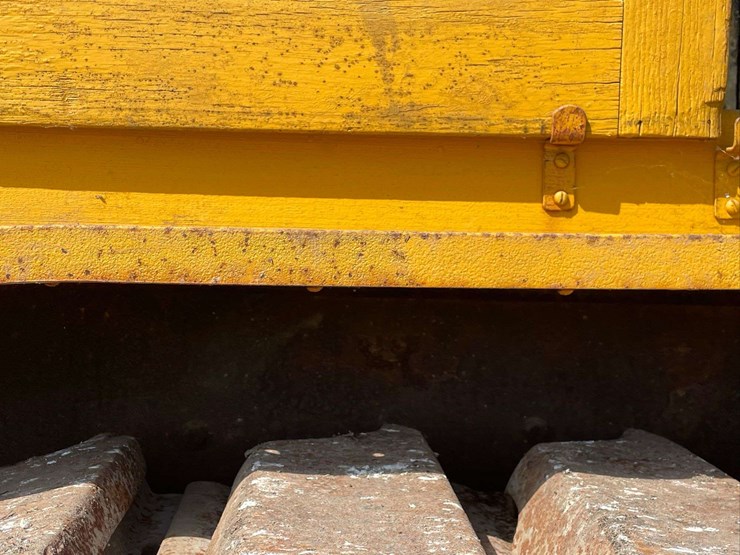 caterpillar-sixty-image-22