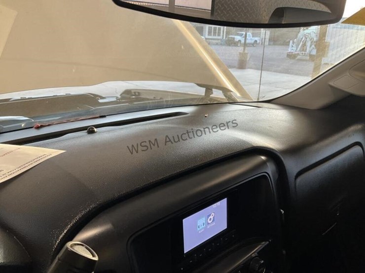 2015-chevrolet-silverado-3500hd-image-23