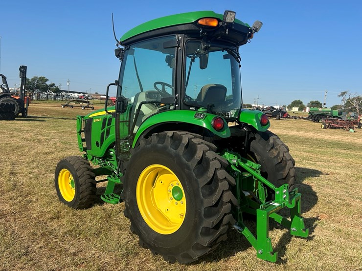 2024-john-deere-4052r-image-26