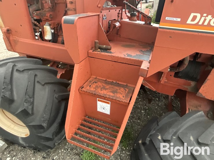 ditch-witch-r100-image-11