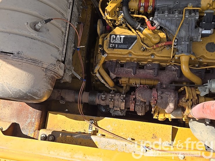 2015-caterpillar-329fl-image-46