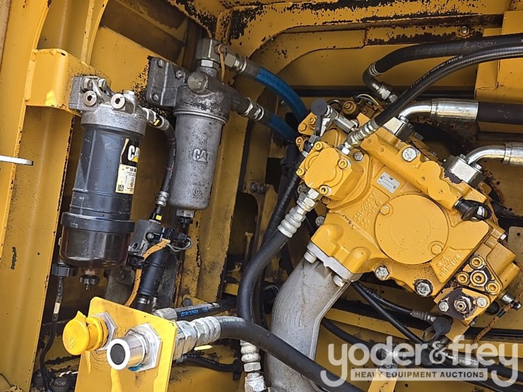 2015-caterpillar-329fl-image-58