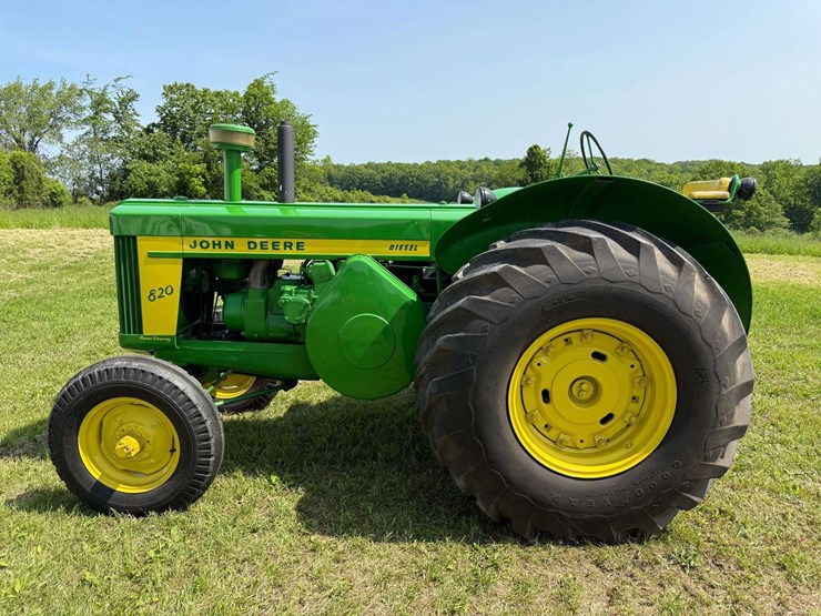 john-deere-820-image-8