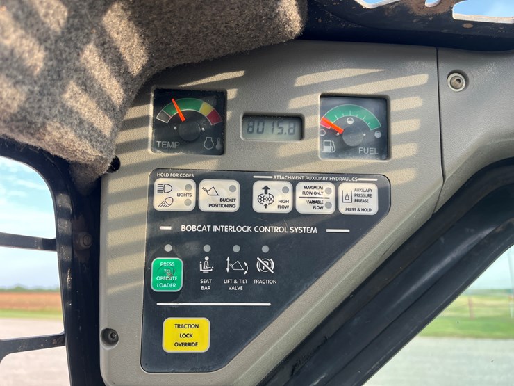2002-bobcat-t300-image-17