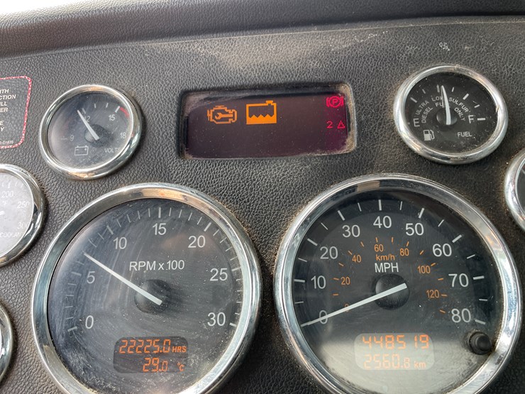 2011-peterbilt-365-image-70
