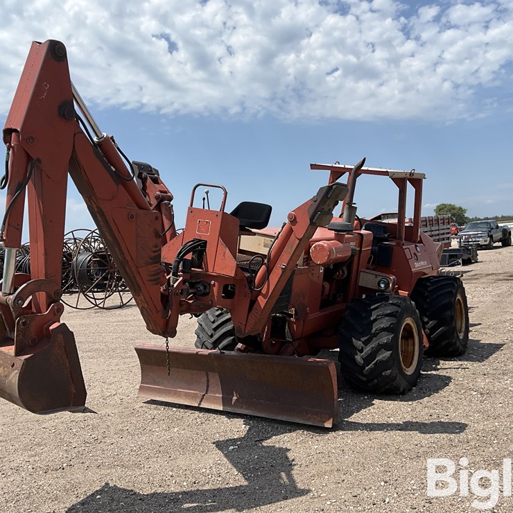 DITCH WITCH R100