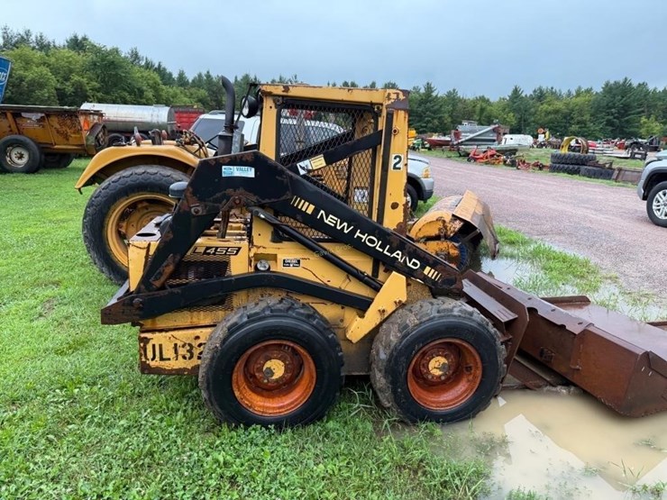 new-holland-l455-image-6