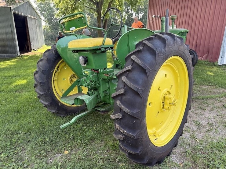 john-deere-b-image-4
